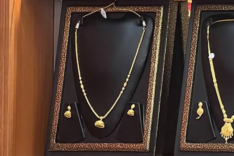 Gold Bangle Set